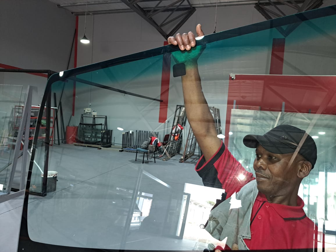 Windshield replacement Windshield replacement
